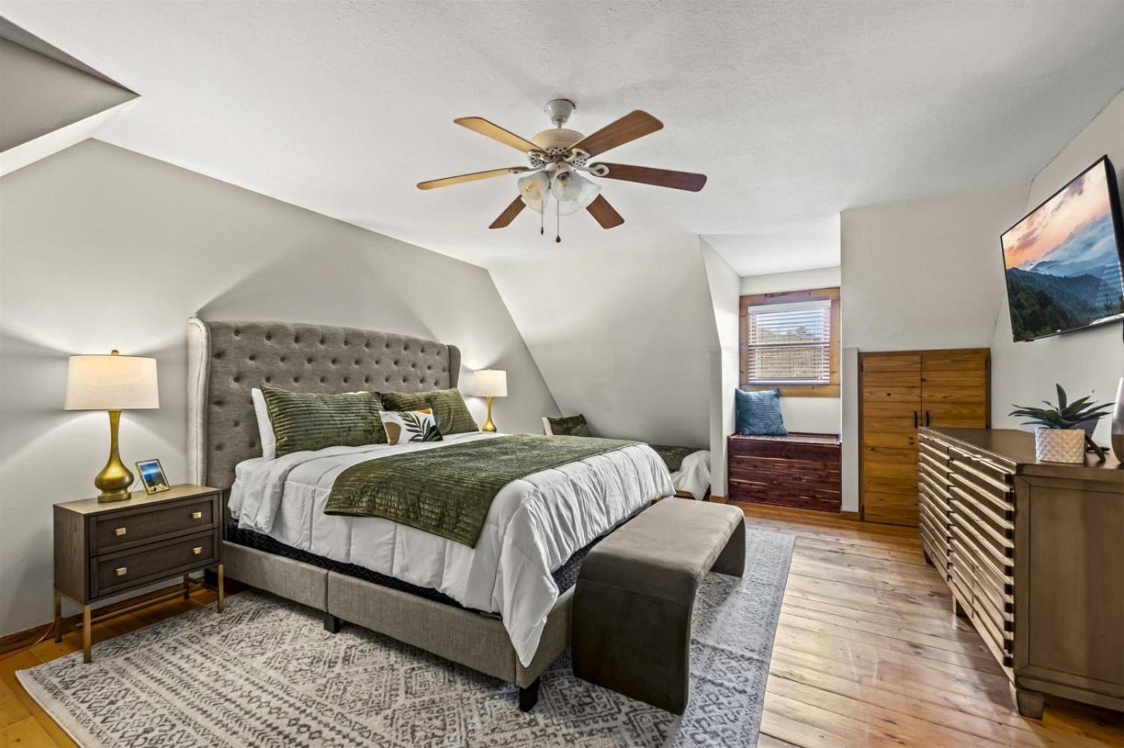 Hidden Star Hideaway-Blackberry Farm-Smoky Mtn Nat Park-Hot Tub- Fire Pit- Fenced Yard- Pet Friendly Walland Exterior photo