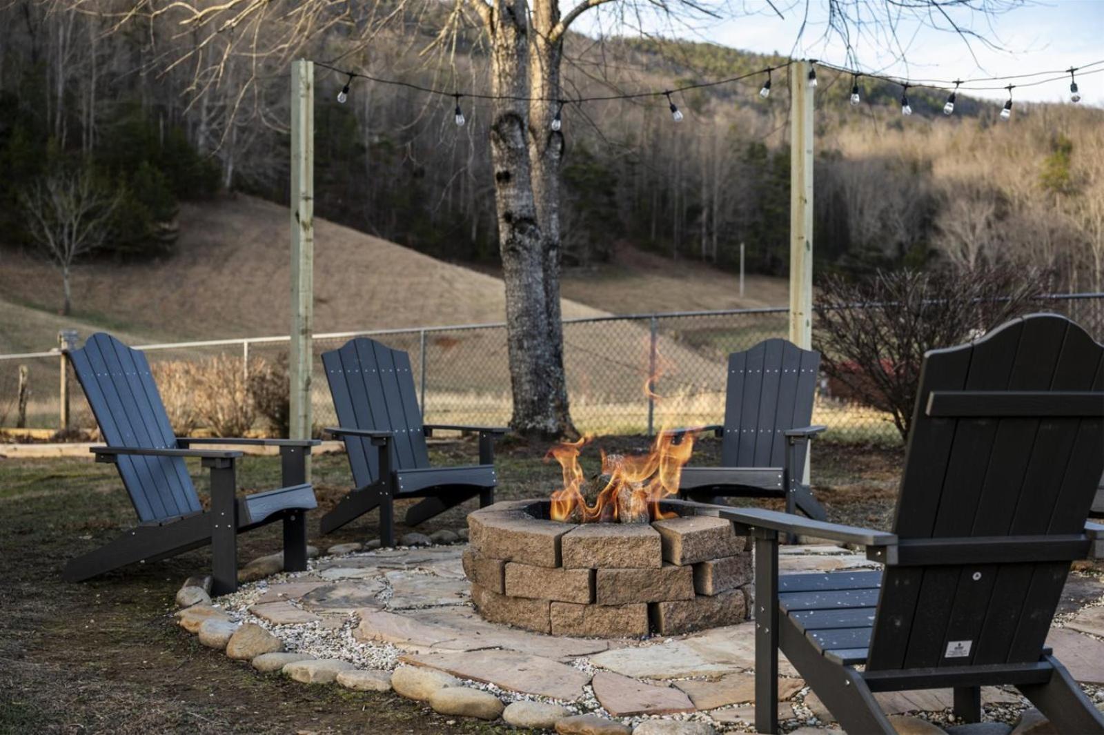 Hidden Star Hideaway-Blackberry Farm-Smoky Mtn Nat Park-Hot Tub- Fire Pit- Fenced Yard- Pet Friendly Walland Exterior photo