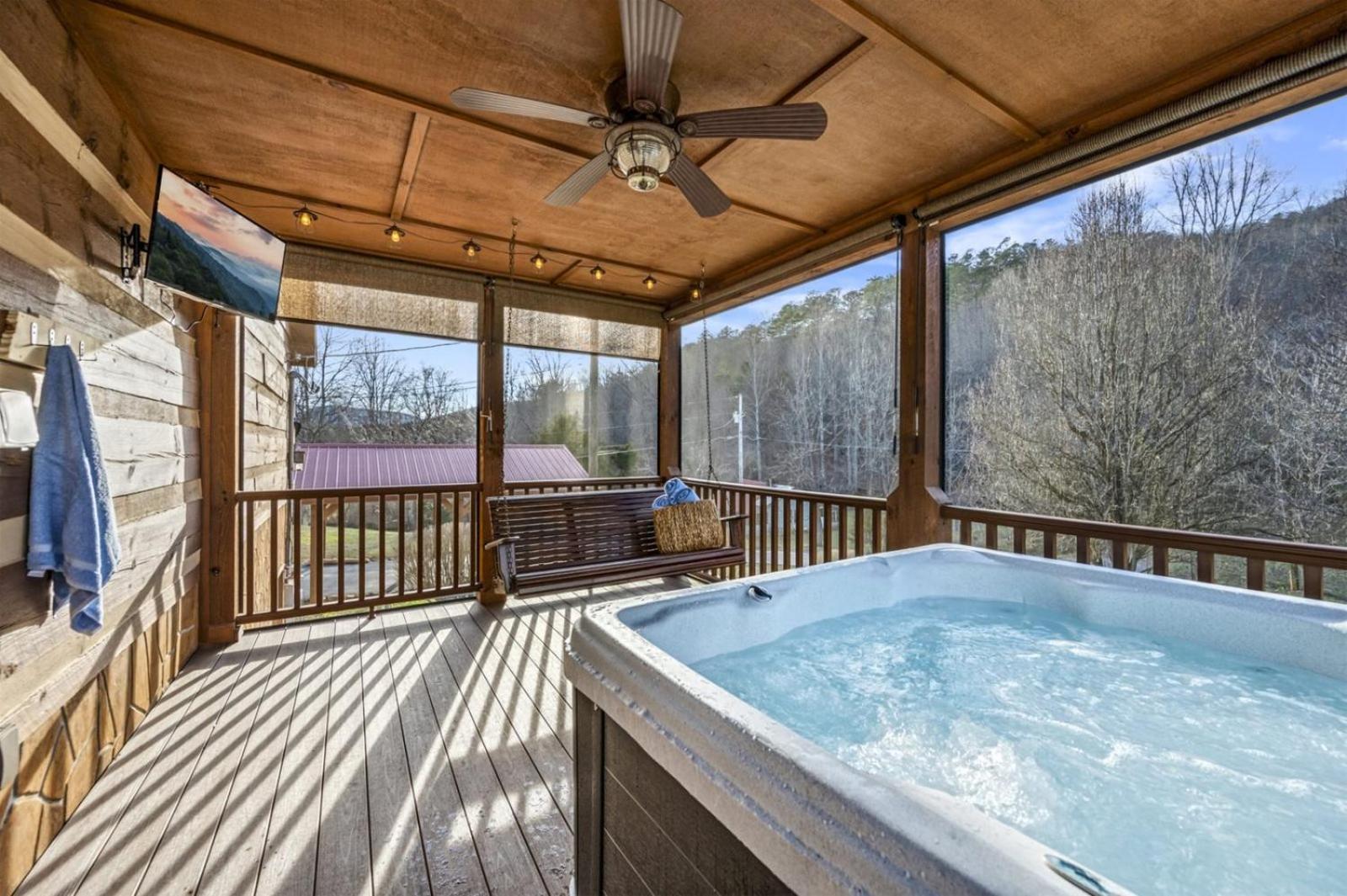Hidden Star Hideaway-Blackberry Farm-Smoky Mtn Nat Park-Hot Tub- Fire Pit- Fenced Yard- Pet Friendly Walland Exterior photo