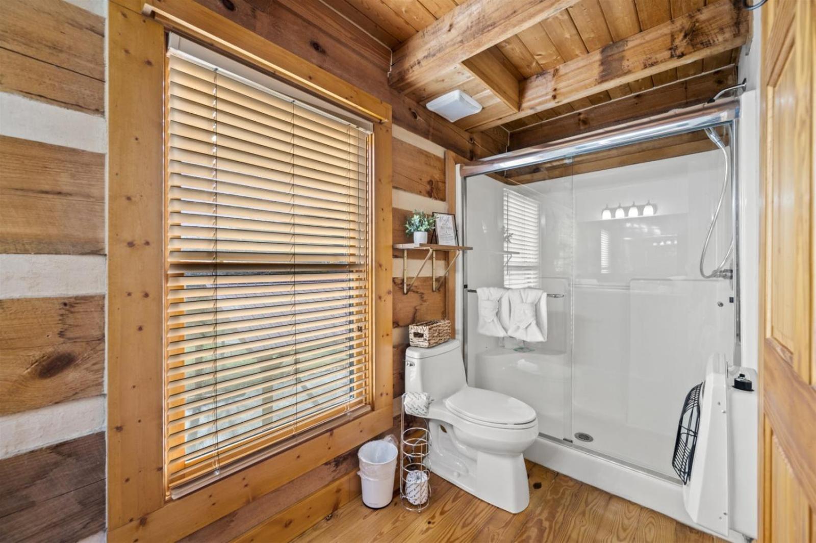 Hidden Star Hideaway-Blackberry Farm-Smoky Mtn Nat Park-Hot Tub- Fire Pit- Fenced Yard- Pet Friendly Walland Exterior photo