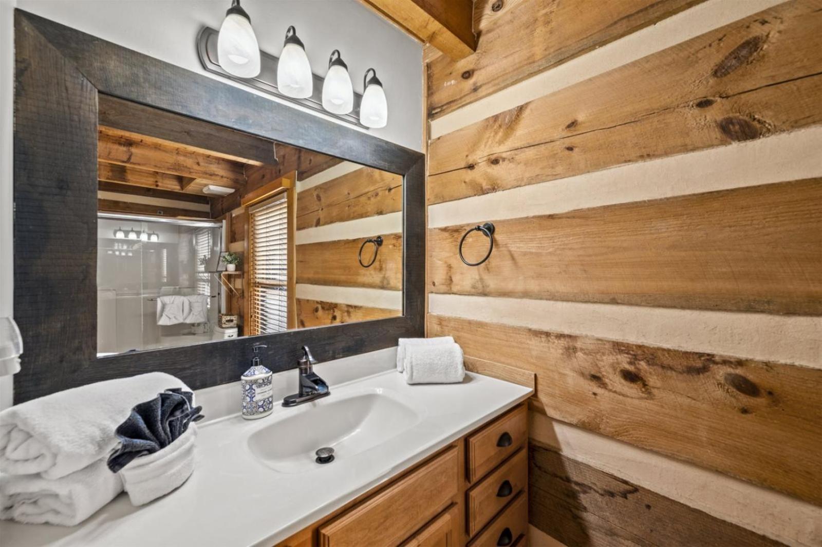 Hidden Star Hideaway-Blackberry Farm-Smoky Mtn Nat Park-Hot Tub- Fire Pit- Fenced Yard- Pet Friendly Walland Exterior photo