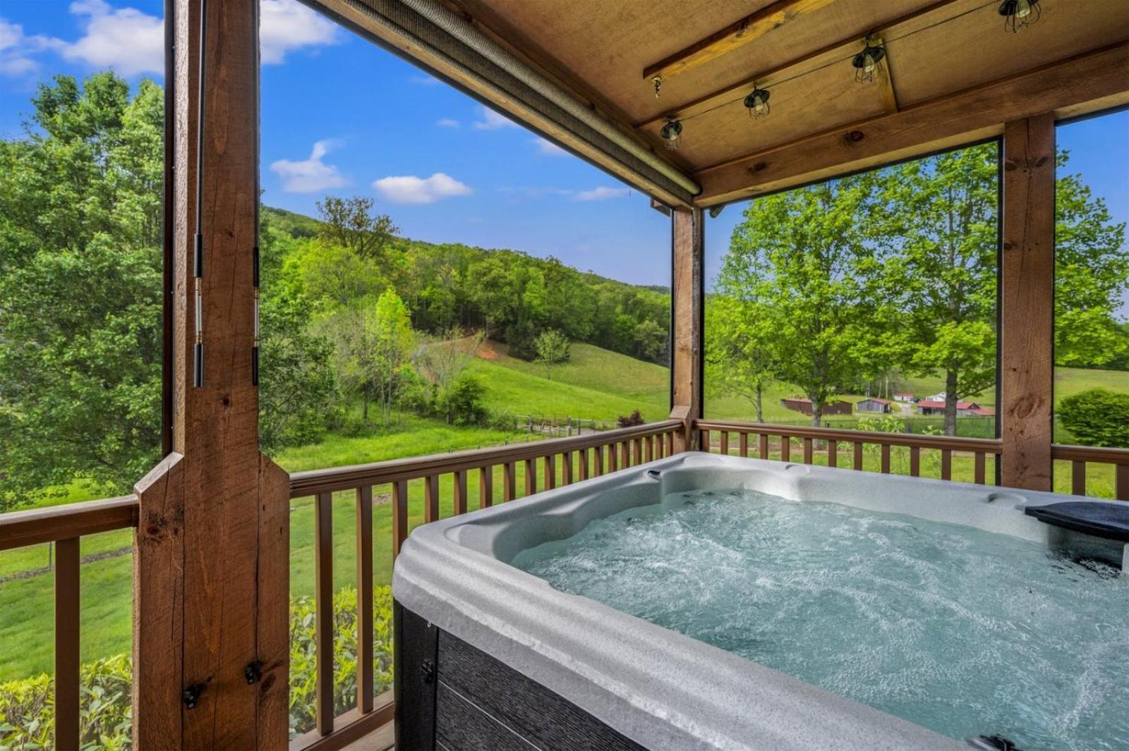 Hidden Star Hideaway-Blackberry Farm-Smoky Mtn Nat Park-Hot Tub- Fire Pit- Fenced Yard- Pet Friendly Walland Exterior photo