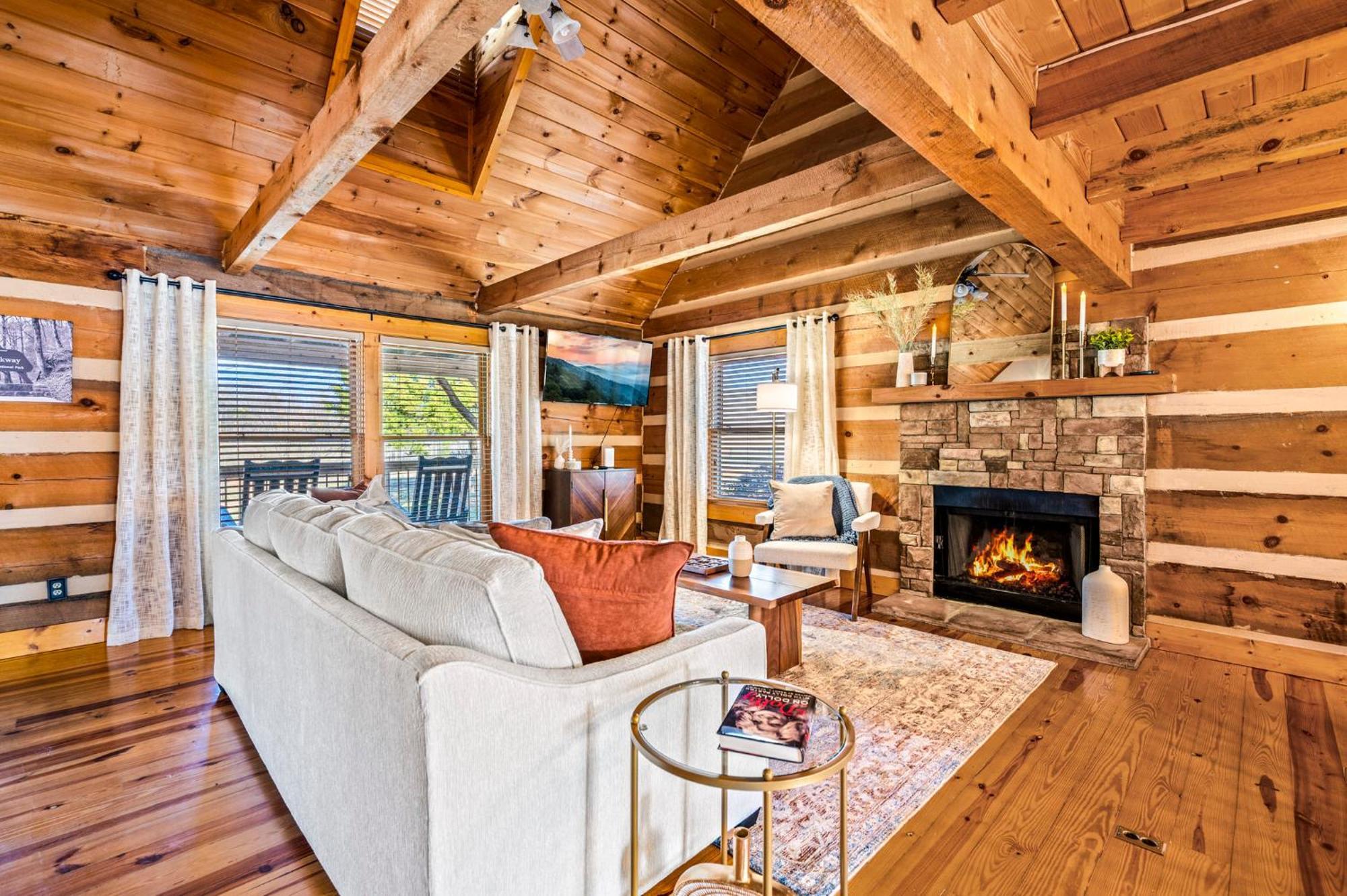 Hidden Star Hideaway-Blackberry Farm-Smoky Mtn Nat Park-Hot Tub- Fire Pit- Fenced Yard- Pet Friendly Walland Exterior photo
